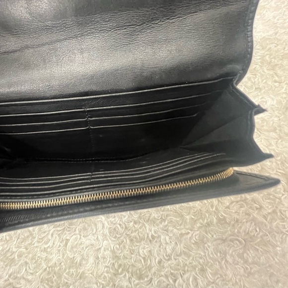 Gucci GG Leather Continental Wallet - Picture 5 of 9